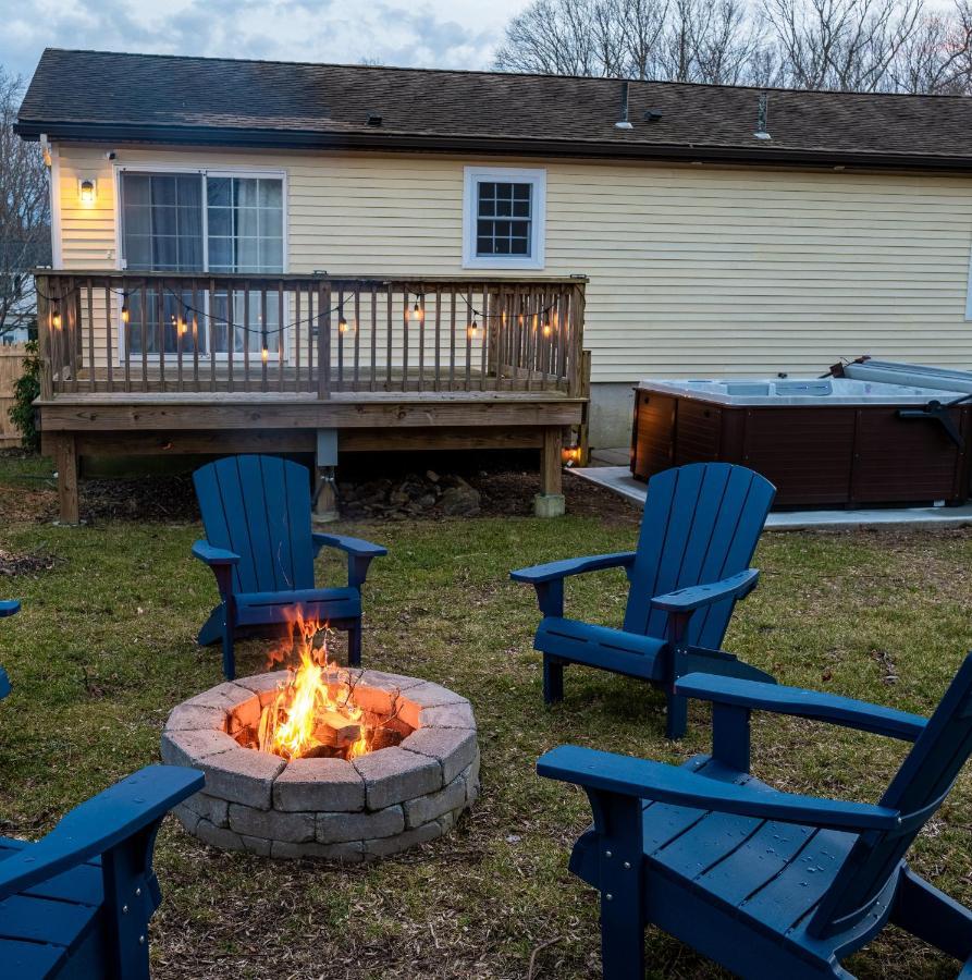 New! Updated Mystic Home W/ Sauna, Hot Tub & Deck Exterior photo